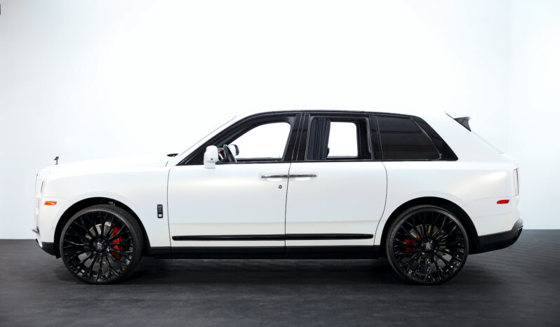 
								2022 Rolls Royce Cullinan Black Badge full									