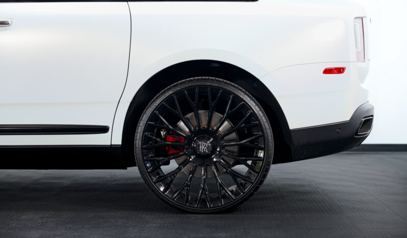 
								2022 Rolls Royce Cullinan Black Badge full									