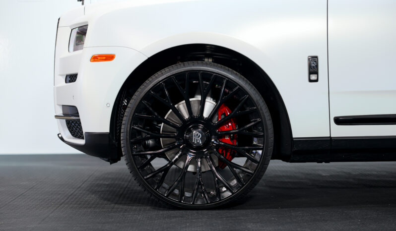 
								2022 Rolls Royce Cullinan Black Badge full									