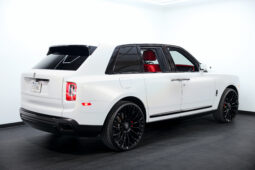 
										2022 Rolls Royce Cullinan Black Badge full									