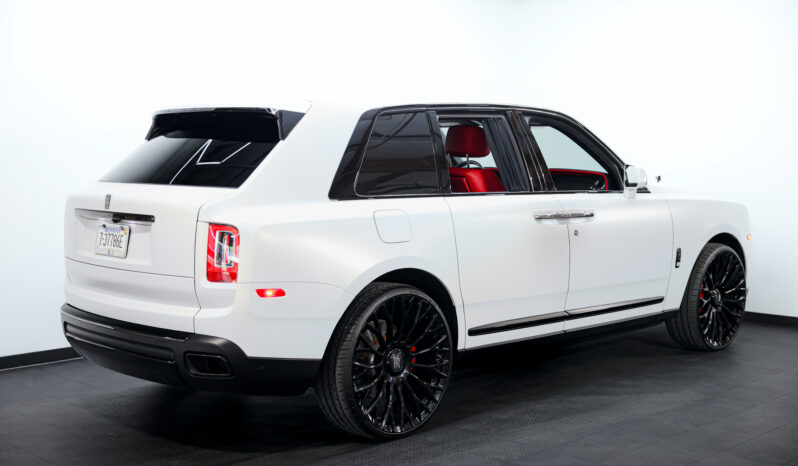 
								2022 Rolls Royce Cullinan Black Badge full									