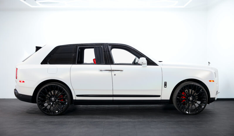 
								2022 Rolls Royce Cullinan Black Badge full									