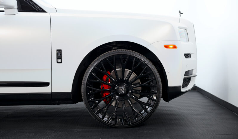 
								2022 Rolls Royce Cullinan Black Badge full									