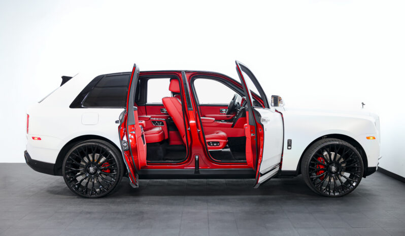 
								2022 Rolls Royce Cullinan Black Badge full									