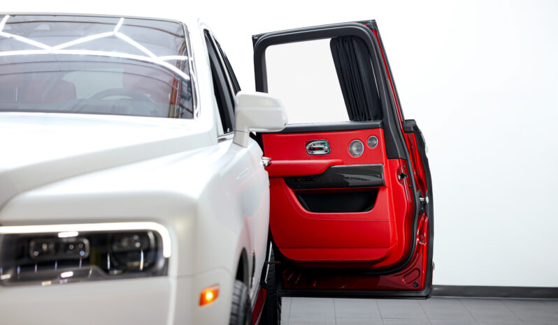 
								2022 Rolls Royce Cullinan Black Badge full									