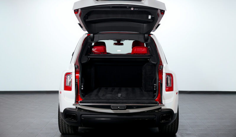 
								2022 Rolls Royce Cullinan Black Badge full									