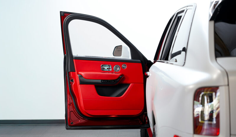 
								2022 Rolls Royce Cullinan Black Badge full									