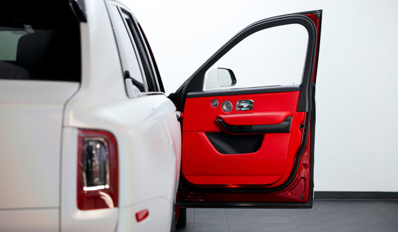 
								2022 Rolls Royce Cullinan Black Badge full									