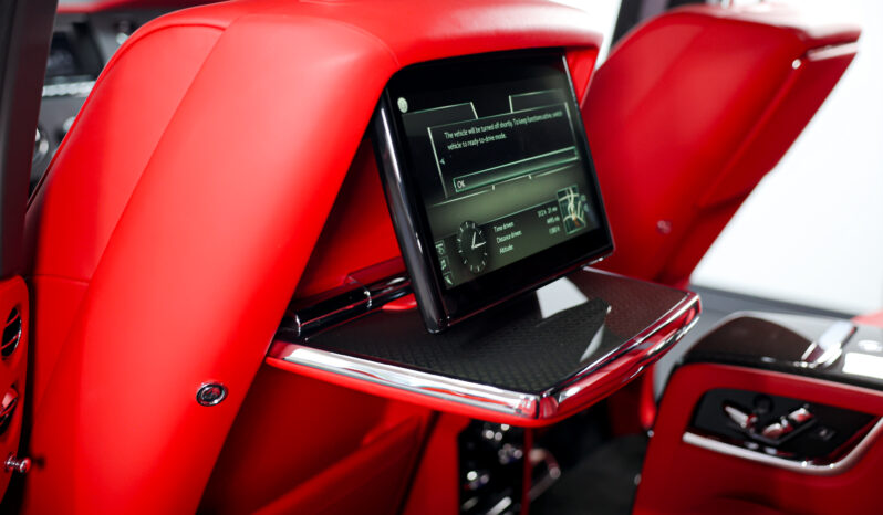 
								2022 Rolls Royce Cullinan Black Badge full									